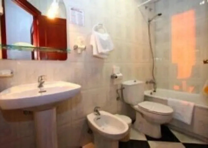 Готель Oasis Коніль-де-ла-Фронтера